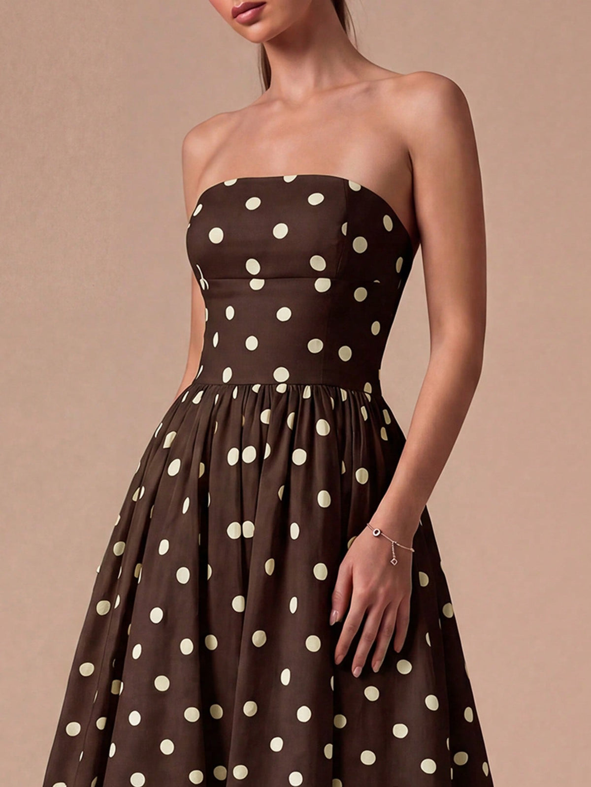 Vestido Midi Sofia de Poá Tomara que Caia com Barra Balonê, para Casamento e Festa