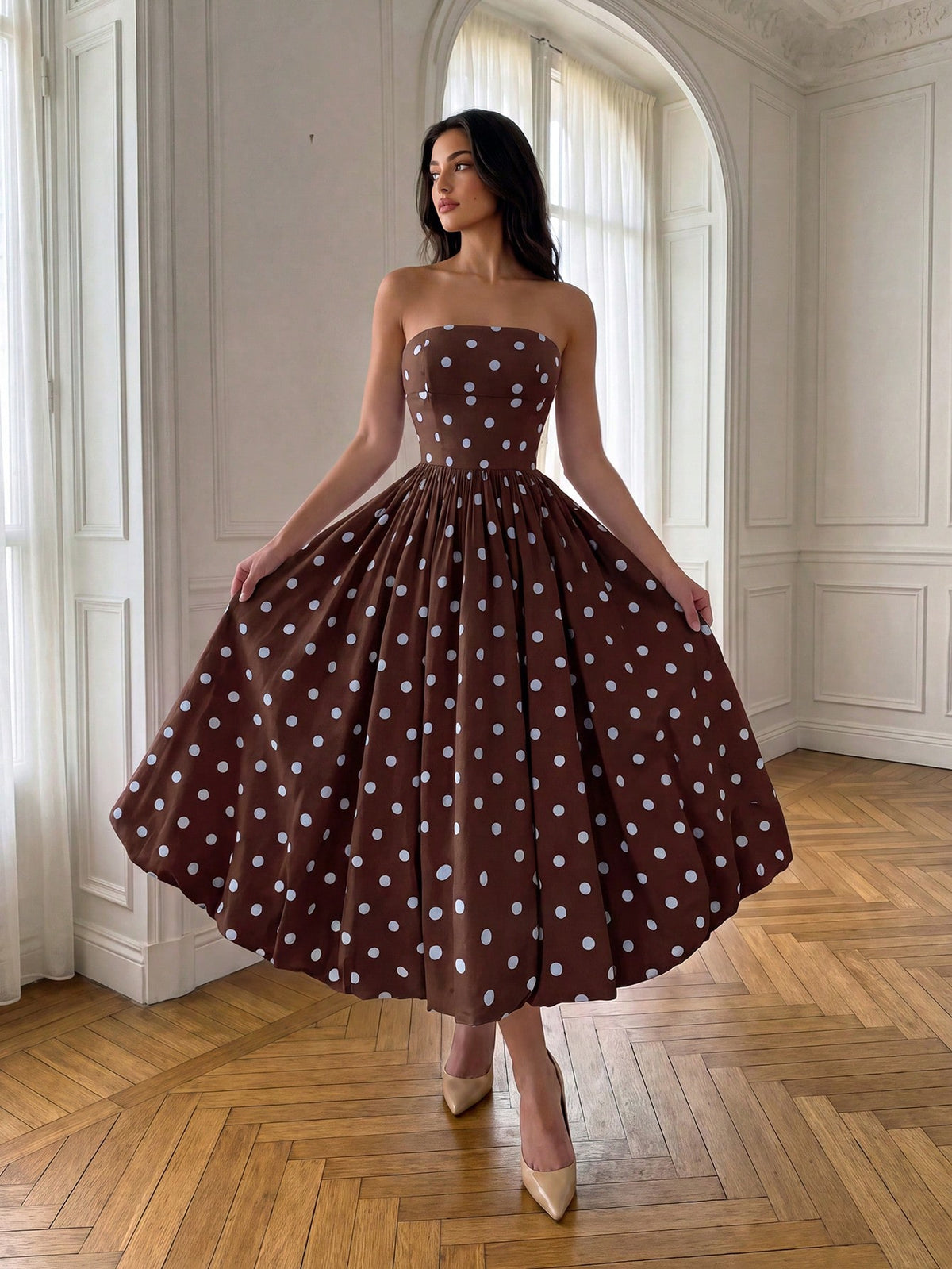 Vestido Midi Sofia de Poá Tomara que Caia com Barra Balonê, para Casamento e Festa