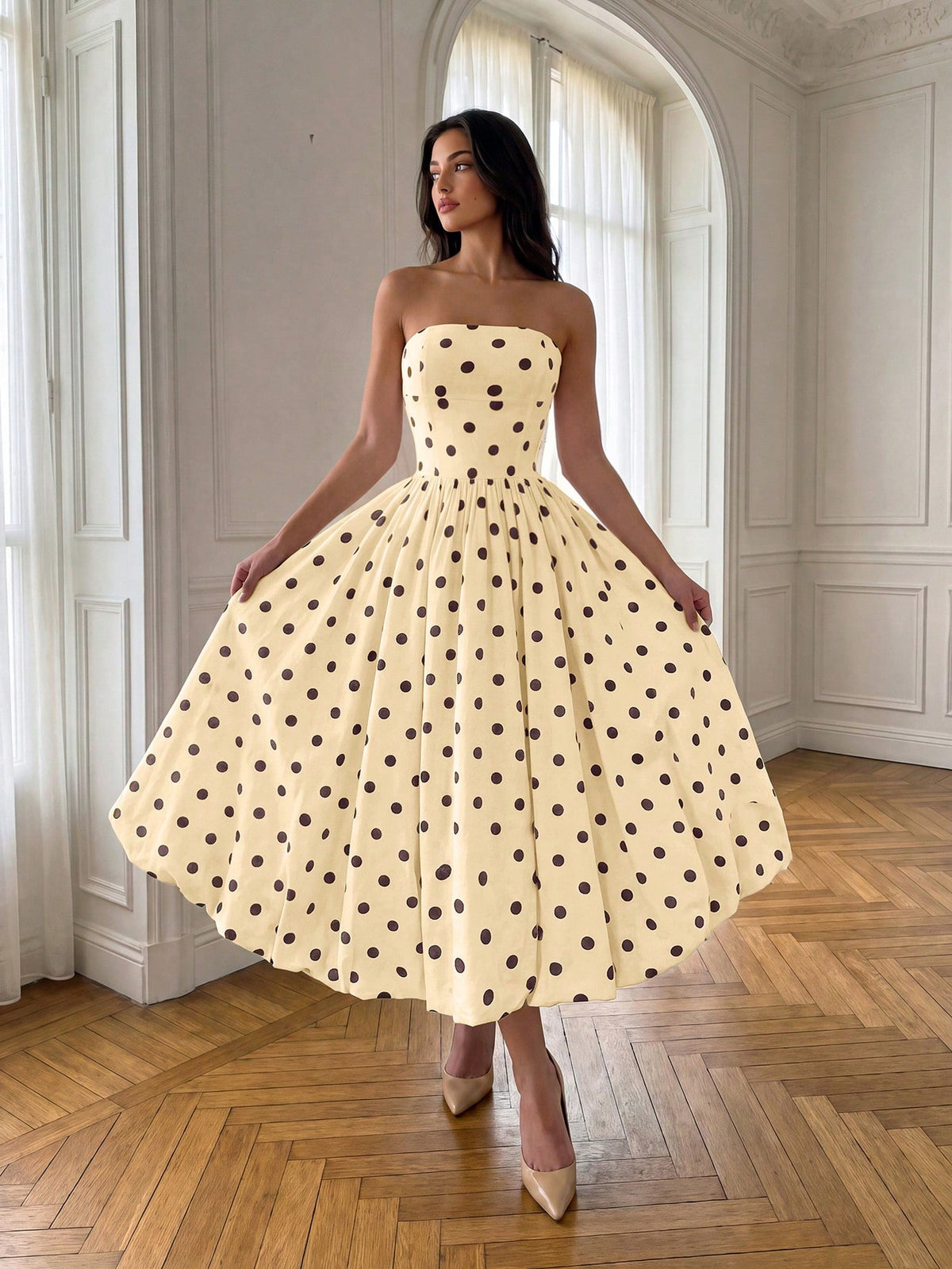 Vestido Midi Sofia de Poá Tomara que Caia com Barra Balonê, para Casamento e Festa