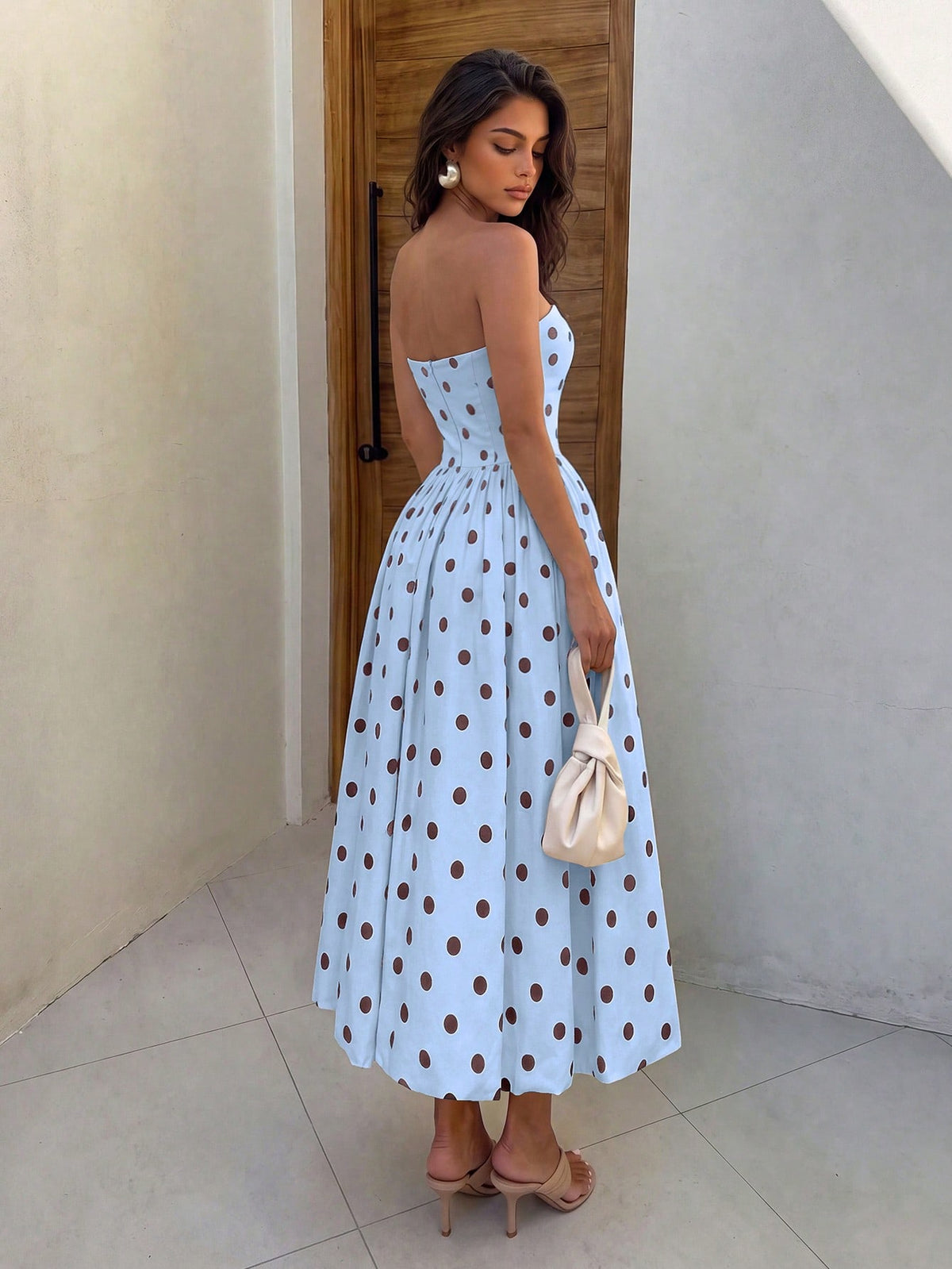 Vestido Midi Sofia de Poá Tomara que Caia com Barra Balonê, para Casamento e Festa