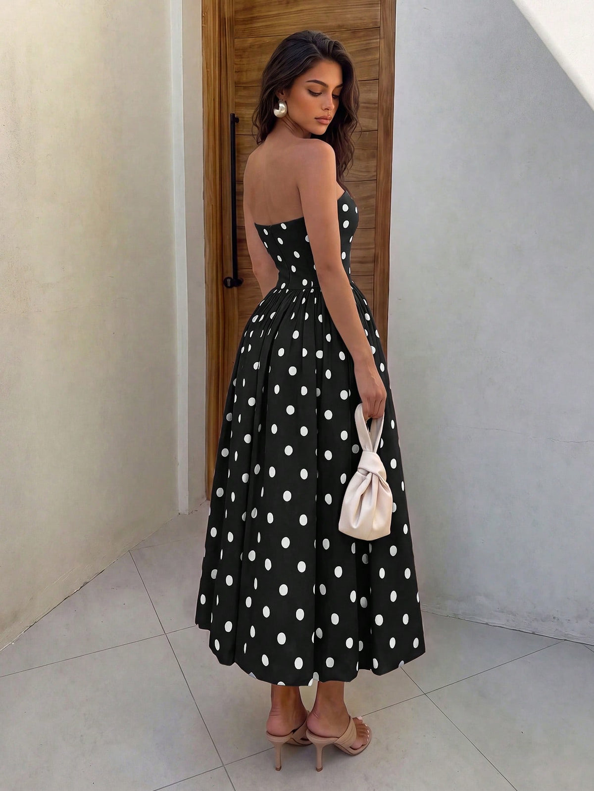 Vestido Midi Sofia de Poá Tomara que Caia com Barra Balonê, para Casamento e Festa