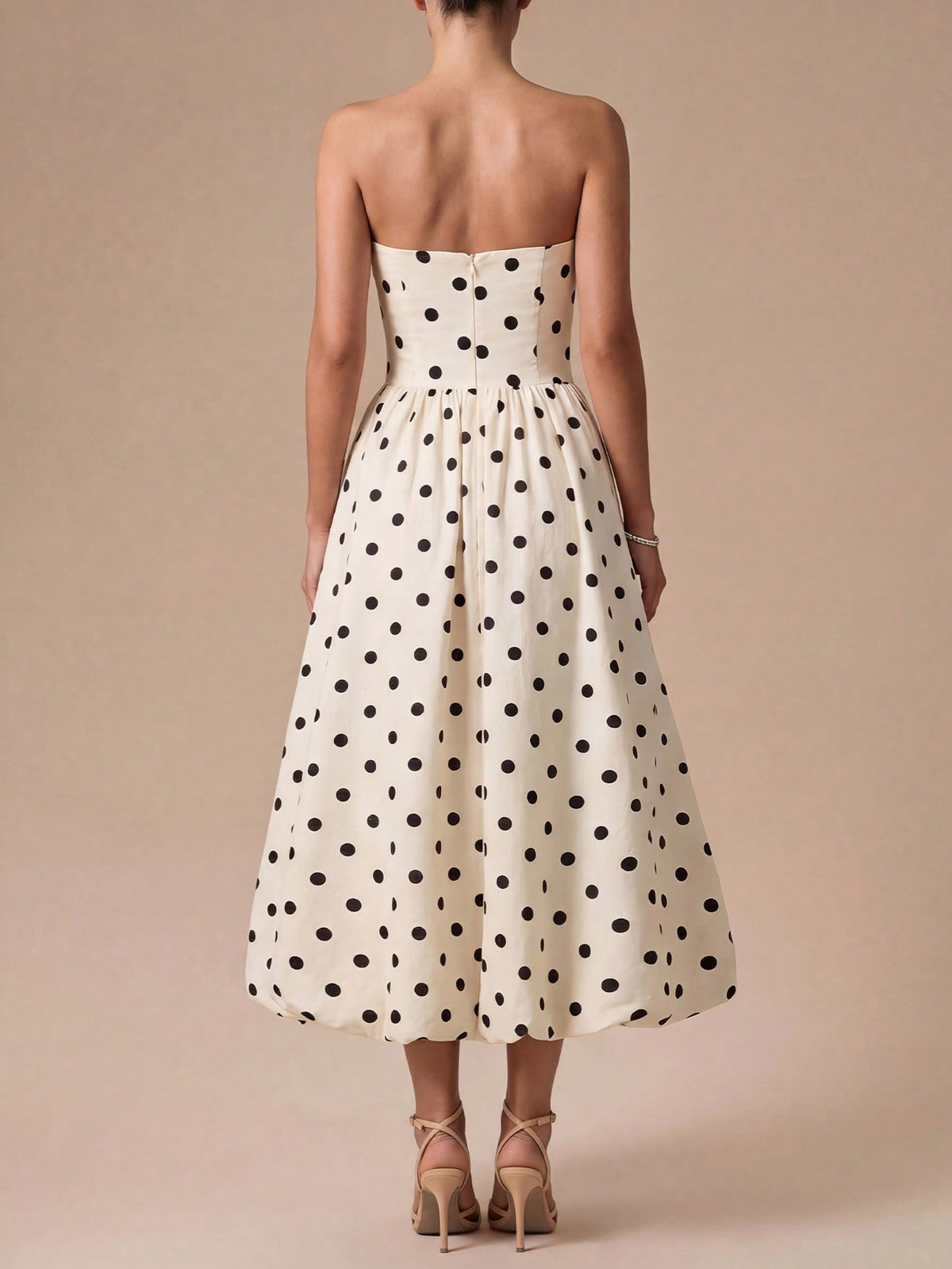Vestido Midi Sofia de Poá Tomara que Caia com Barra Balonê, para Casamento e Festa