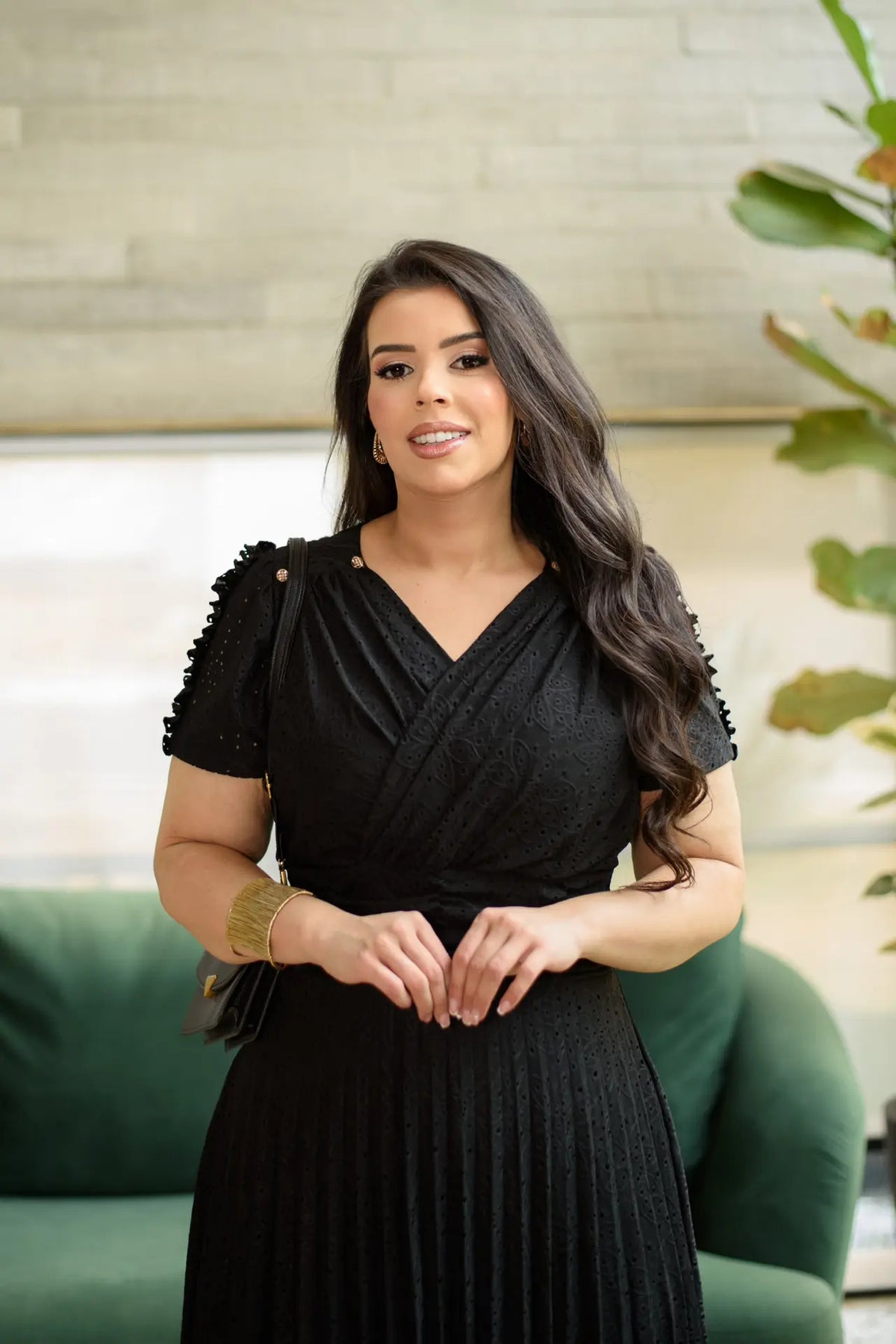 Vestido Midi Em Malha Lese Com Manga Curta Feminino Plissado - Preto