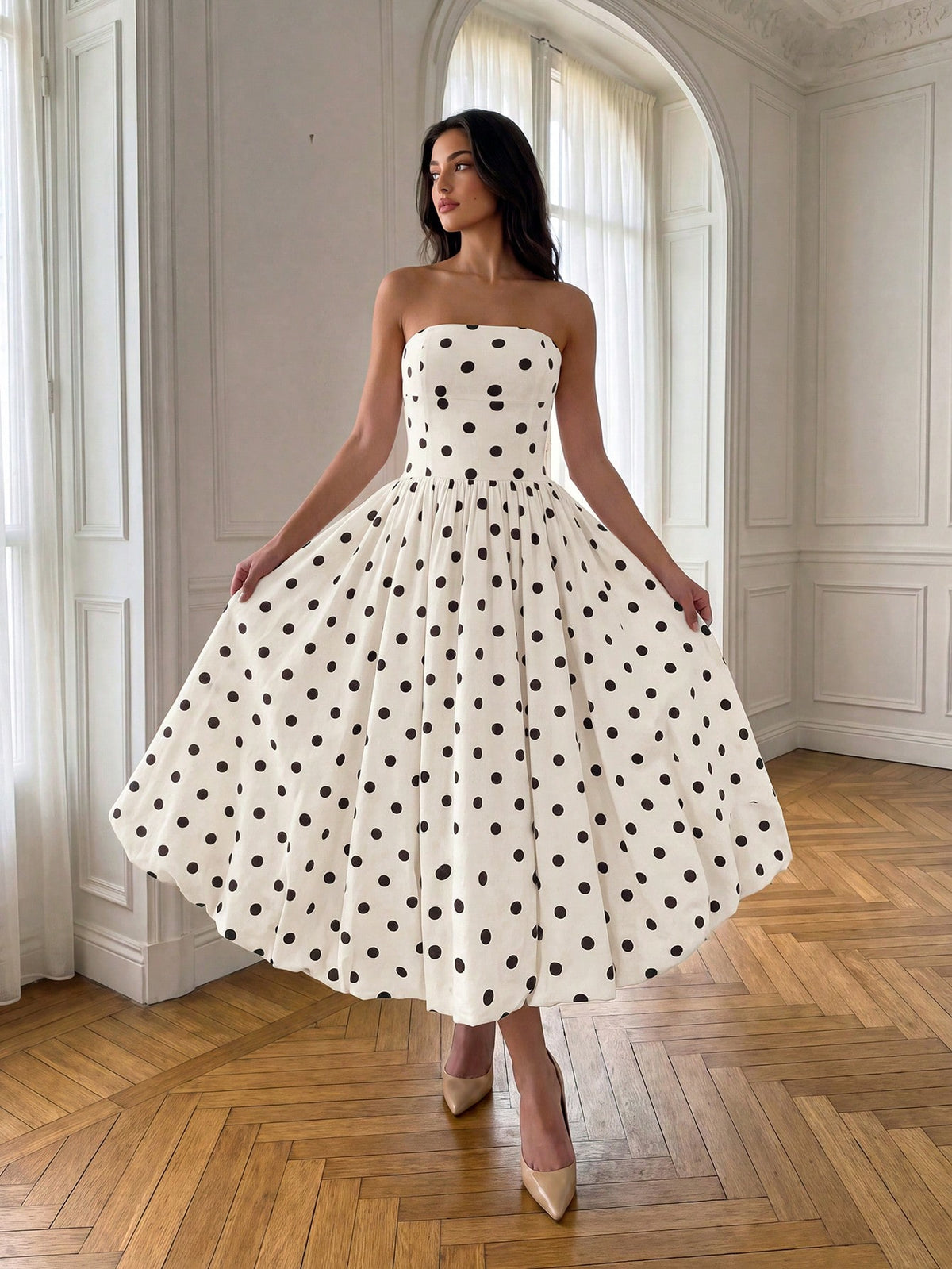 Vestido Midi Sofia de Poá Tomara que Caia com Barra Balonê, para Casamento e Festa