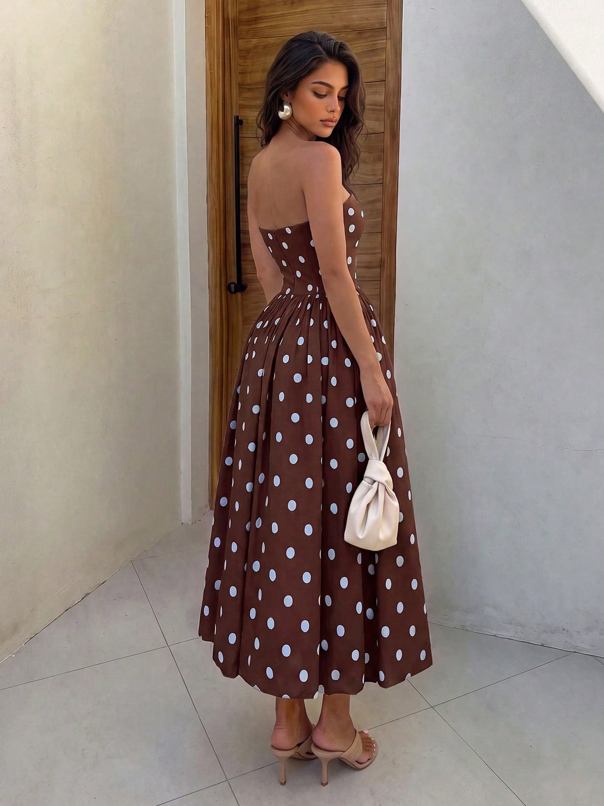 Vestido Midi Sofia de Poá Tomara que Caia com Barra Balonê, para Casamento e Festa