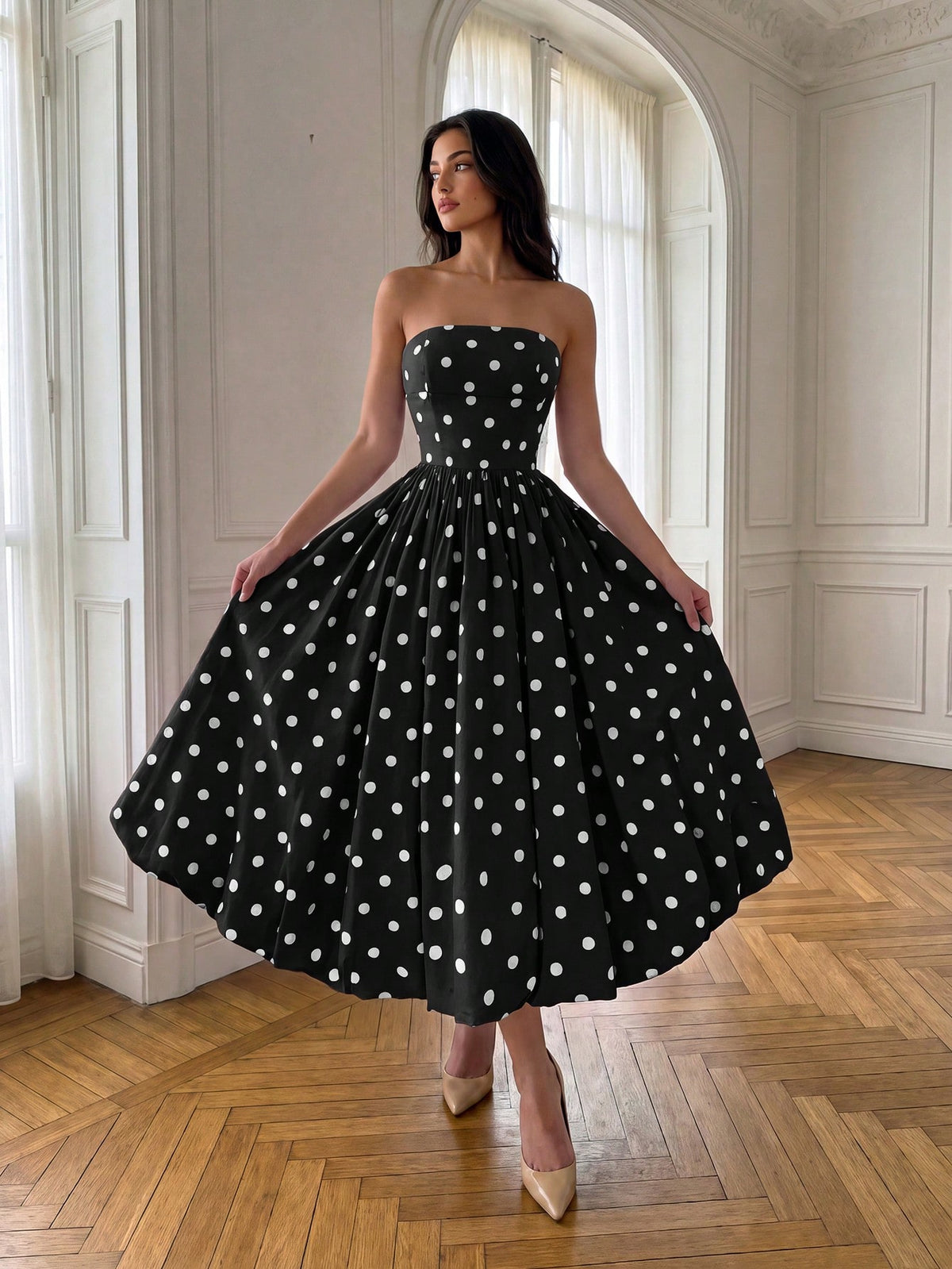 Vestido Midi Sofia de Poá Tomara que Caia com Barra Balonê, para Casamento e Festa